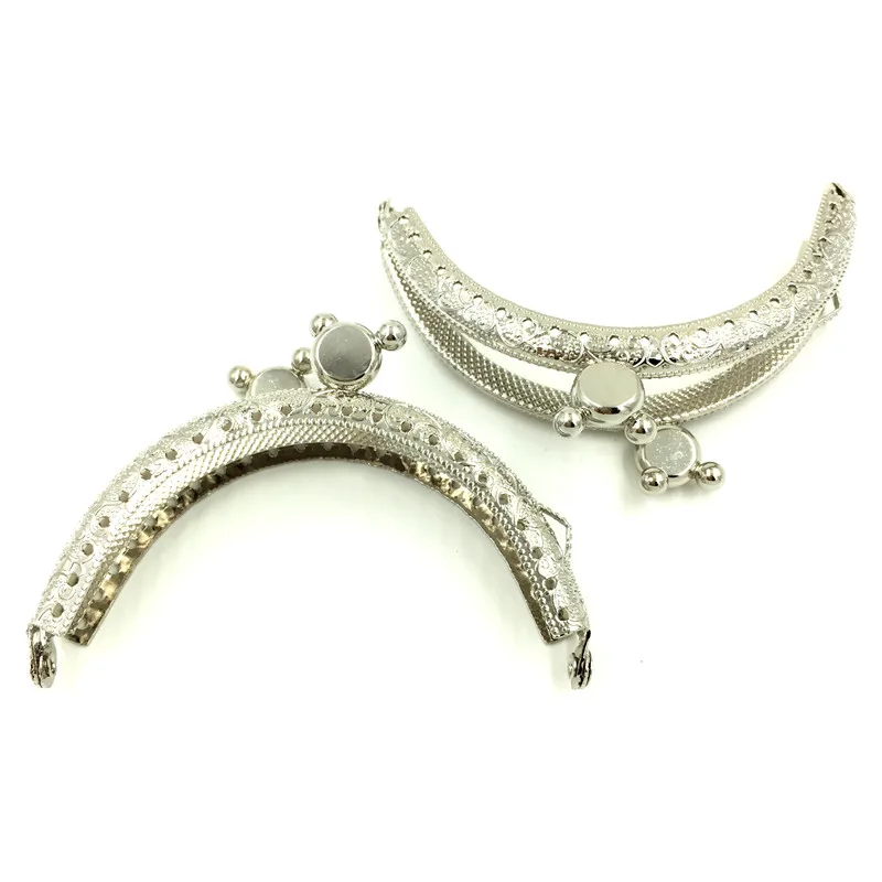 30Pcs Wholesale Silver Tone Mouse Head DIY Purse Bag Metal Arc Frame Kiss Clasps Lock Clutch Handbag Handle Findings 86x62mm
30Pcs Wholesale Silver Tone Mouse Head DIY Purse Bag Metal Arc Frame Kiss Clasps Lock Clutch Handbag Handle Findings 86x62mm