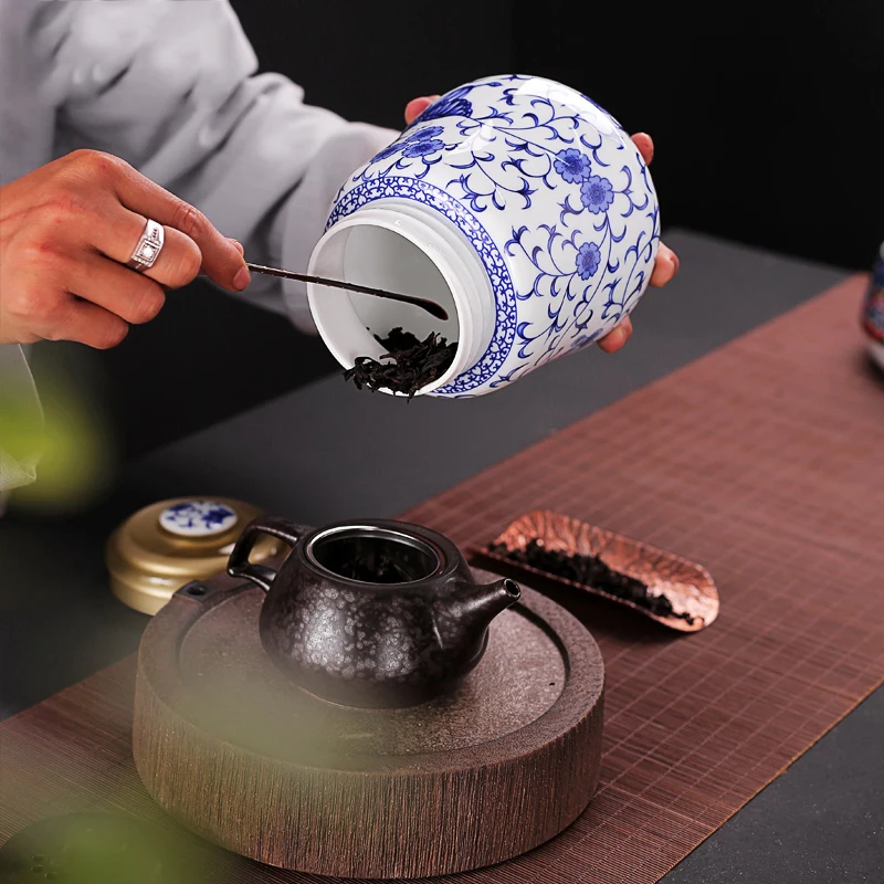 Jingdezhen Blue and White Porcelain Tea Cans Ceramic Canister Food Sealed Jar Coffee Spice Storage Bottles Kitchen Accessories
Jingdezhen Blue and White Porcelain Tea Cans Ceramic Canister Food Sealed Jar Coffee Spice Storage Bottles Kitchen Accessories