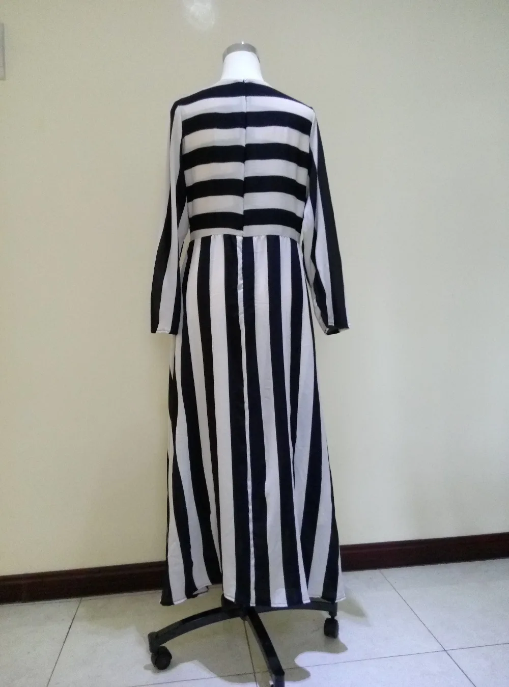 Customize womens Spring Summer Autumn Casual chiffon Dress Ladies Black White Strips Maxi Long Sleeve Basic dresses
Customize womens Spring Summer Autumn Casual chiffon Dress Ladies Black White Strips Maxi Long Sleeve Basic dresses
