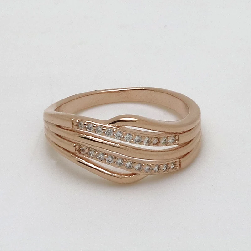 Женское Обручальное кольцо из розового золота с кристаллами | Украшения и
