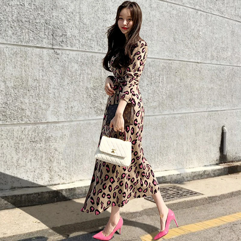 JSXDHK 2021 Fashion Long Knitted Split Dress Vintage Autumn Winter Print Leopard Slim Sweater Dress Sexy V Neck Sashes Dress
JSXDHK 2021 Fashion Long Knitted Split Dress Vintage Autumn Winter Print Leopard Slim Sweater Dress Sexy V Neck Sashes Dress
