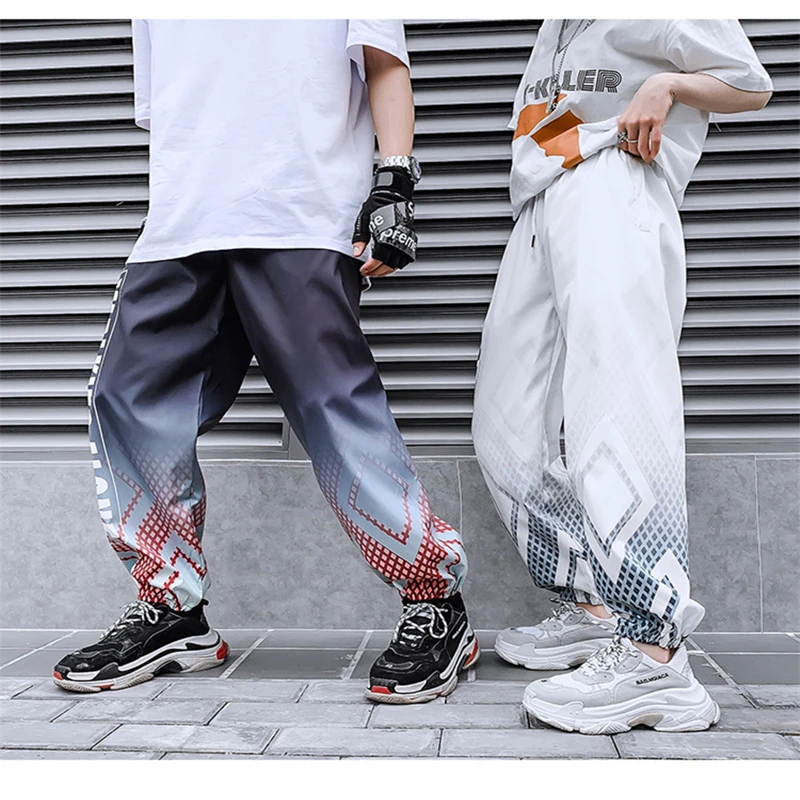 Gradient Color Harem Pants Men New Hip Hop Casual Trousers Male Fashion Letter Print Joggers Sweatpants Couple Wear DS50660
Gradient Color Harem Pants Men New Hip Hop Casual Trousers Male Fashion Letter Print Joggers Sweatpants Couple Wear DS50660