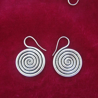Guizhou handmade jewelry Miao jewelry handmade Miao silver personality earrings \ small vortex
Guizhou handmade jewelry Miao jewelry handmade Miao silver personality earrings \ small vortex