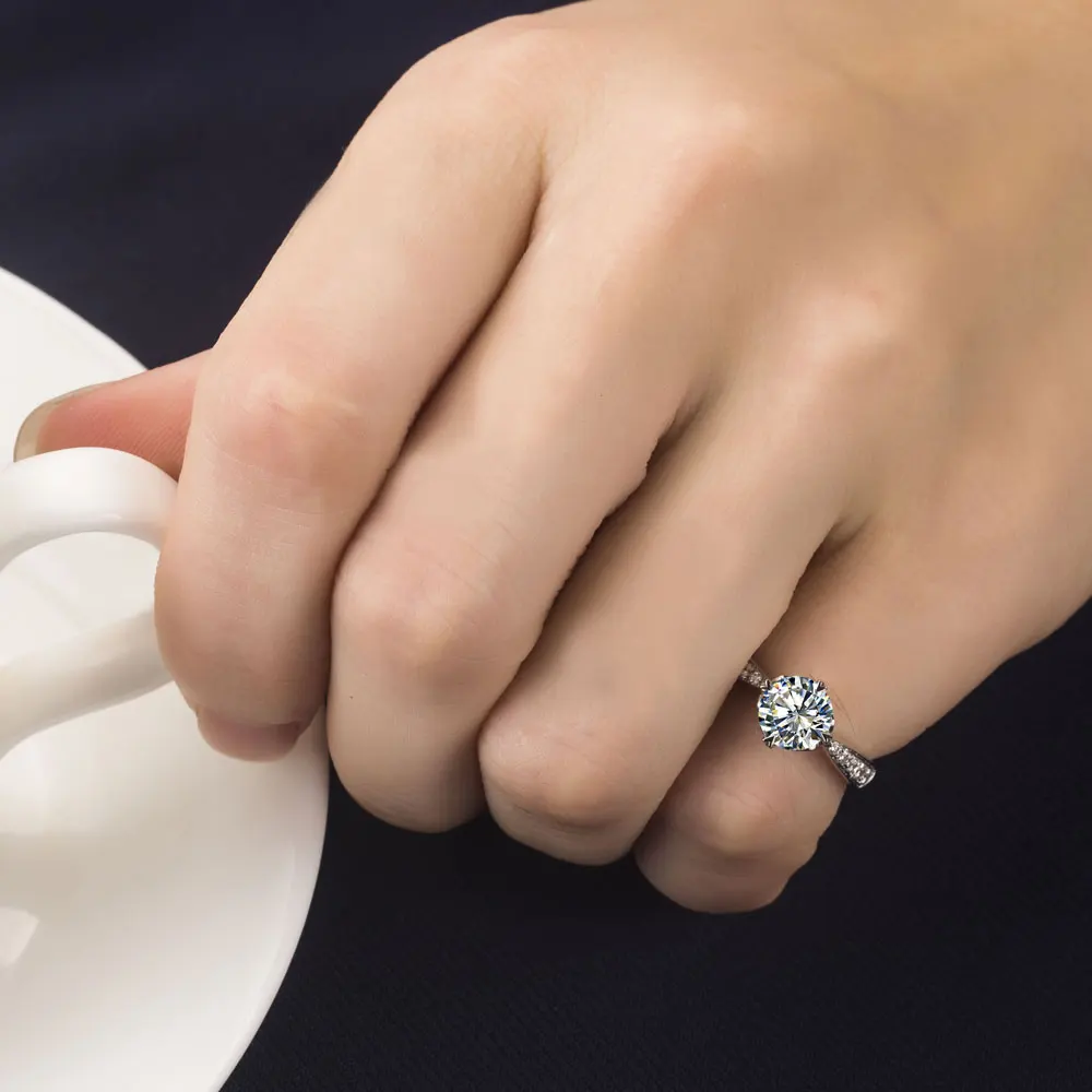 Amazing Design 0.6Ct Moissanite Female Marriage Ring Test Positive Solid 18K 750 White Gold Fine Jewelry Ring For Women Birthday
Amazing Design 0.6Ct Moissanite Female Marriage Ring Test Positive Solid 18K 750 White Gold Fine Jewelry Ring For Women Birthday