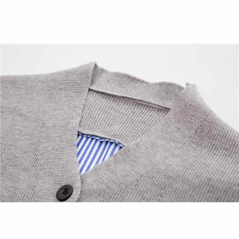 2019 spring new shirt stitching knit striped cardigan women's small fresh and sexy sexy V-neck women's sweater W330
2019 spring new shirt stitching knit striped cardigan women's small fresh and sexy sexy V-neck women's sweater W330