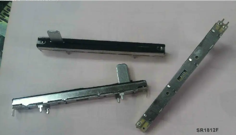 2PCS/LOT Taiwan produces 8.8 cm sliding potentiometer, single linkage A10K, 15MM shaft length
2PCS/LOT Taiwan produces 8.8 cm sliding potentiometer, single linkage A10K, 15MM shaft length