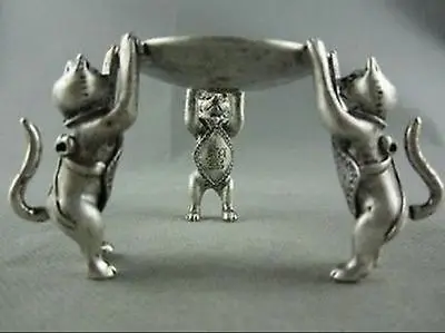 Chinese OLd Tibet Silver Animal 3 Cat oil lamp Candle Holder Candlestick statue Garden Decoration 100% real Brass Bronze 
Chinese OLd Tibet Silver Animal 3 Cat oil lamp Candle Holder Candlestick statue Garden Decoration 100% real Brass Bronze