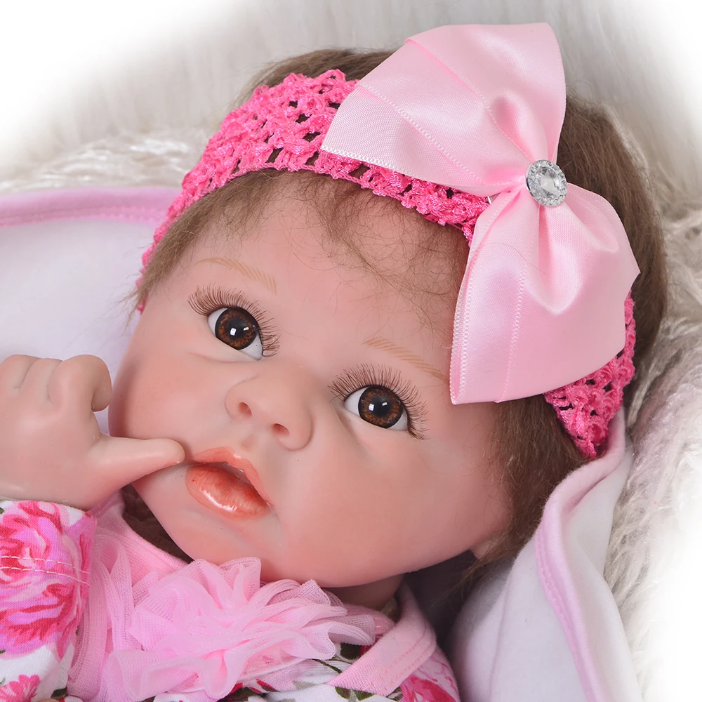 Fashion 22 Inch Reborn Doll Cloth Body Soft Silicone 55 cm Lifelike Girl Babies Doll Toy Wear Rose Dress Kid Birthday Gift Xmas
Fashion 22 Inch Reborn Doll Cloth Body Soft Silicone 55 cm Lifelike Girl Babies Doll Toy Wear Rose Dress Kid Birthday Gift Xmas