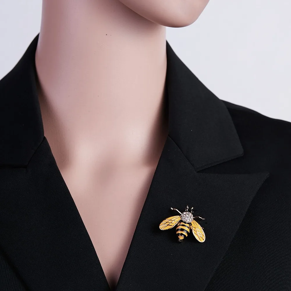 RINHOO Fashion Yellow Bee Spider Brooches For Men Cartoon Jewelry Fashion Women's Statement Small Scarf Pins Insect Broches
RINHOO Fashion Yellow Bee Spider Brooches For Men Cartoon Jewelry Fashion Women's Statement Small Scarf Pins Insect Broches