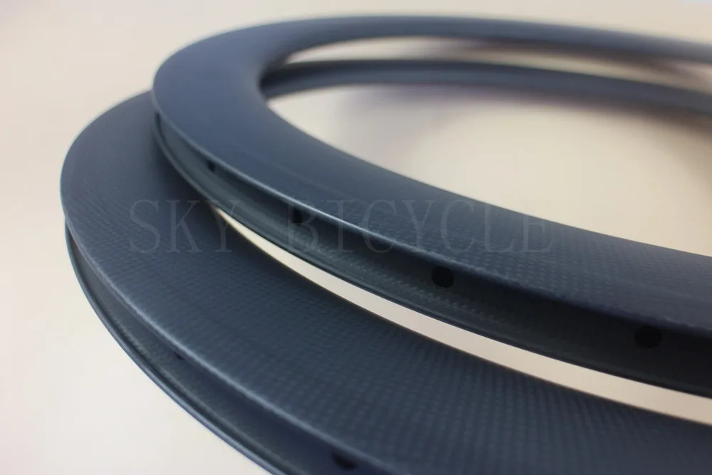 60mm x 23mm CX Road disc brake 28/28h carbone bike rims 3k matte no braking surface internal nipple, 25mm Tubeless available
60mm x 23mm CX Road disc brake 28/28h carbone bike rims 3k matte no braking surface internal nipple, 25mm Tubeless available