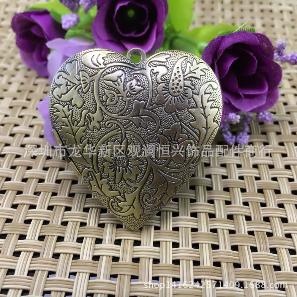 Free delivery, 44mm large heart-shaped box, peach heart, love pendant, retro phase box pendant
Free delivery, 44mm large heart-shaped box, peach heart, love pendant, retro phase box pendant