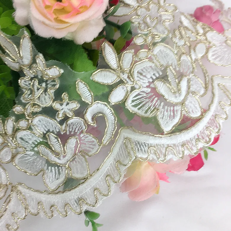 Scallop lace 5 yards/lot sewing for wedding gowns Embroidery ivory lace trim with gold cording and silvery cording
Scallop lace 5 yards/lot sewing for wedding gowns Embroidery ivory lace trim with gold cording and silvery cording