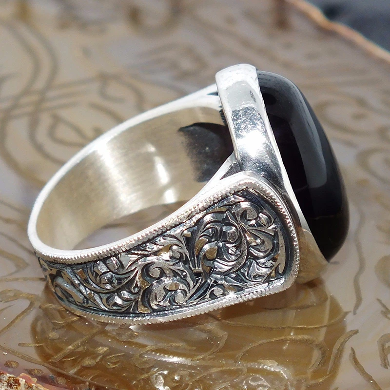 Large Oval Black Stone Rings For Men Women Hip Hop Punk Style Carved Pattern Cool Street Ring Masculine Anillos L5Q945
Large Oval Black Stone Rings For Men Women Hip Hop Punk Style Carved Pattern Cool Street Ring Masculine Anillos L5Q945