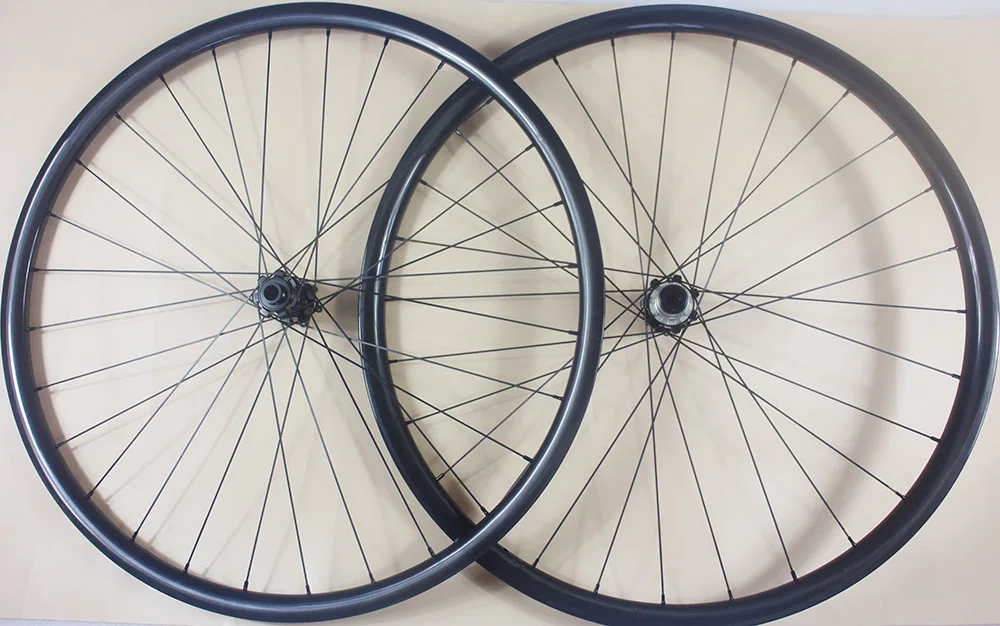 1395g 29" super light 28 holes carbon wheelset 28mm width 25mm depth Asymmetric hookless MTB CrossCountry XC bike wheel 29er
1395g 29" super light 28 holes carbon wheelset 28mm width 25mm depth Asymmetric hookless MTB CrossCountry XC bike wheel 29er