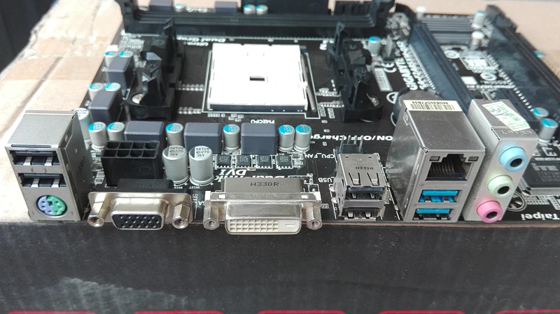original motherboard for Gigabyte GA-F2A85XM-DS2 DDR3 Socket FM2 F2A85XM-DS2 board A85 USB3.0 Desktop motherborad Free shipping
original motherboard for Gigabyte GA-F2A85XM-DS2 DDR3 Socket FM2 F2A85XM-DS2 board A85 USB3.0 Desktop motherborad Free shipping