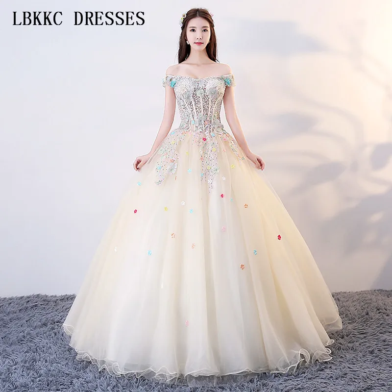 Off The Shoulder Champagne Quinceanera Dresses Ball Gown Flowers Beads Sweet 16 Dresses Ball Dress Vestido De Quinceanera 2018
Off The Shoulder Champagne Quinceanera Dresses Ball Gown Flowers Beads Sweet 16 Dresses Ball Dress Vestido De Quinceanera 2018