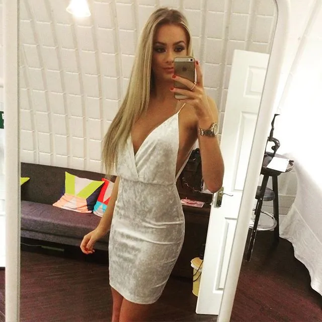 Danjeaner Women Elegant Deep V-neck Sleeveless Velvet Bodycon Dress Ladies Plus Size Sexy Night Club Package Hip Party Dresses
Danjeaner Women Elegant Deep V-neck Sleeveless Velvet Bodycon Dress Ladies Plus Size Sexy Night Club Package Hip Party Dresses