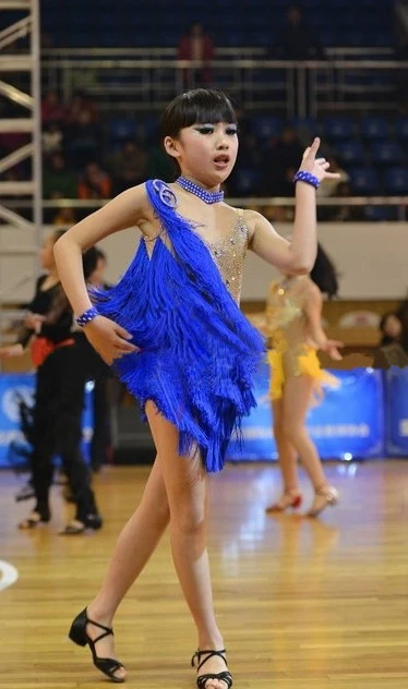 customize teenage girl Professional blue tassel sequins Latin dance competition costumes for children sumba/rumba dress
customize teenage girl Professional blue tassel sequins Latin dance competition costumes for children sumba/rumba dress