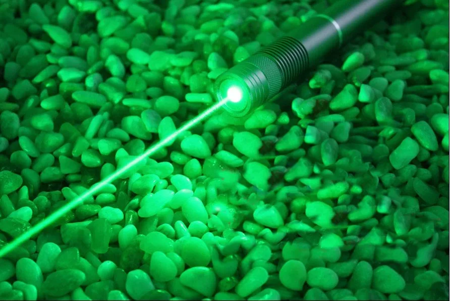 AAA High power Military Green laser pointer 500w 500000m 532nm Flashlight Light Burn Match Candle Lit Cigarette Wicked Hunting
AAA High power Military Green laser pointer 500w 500000m 532nm Flashlight Light Burn Match Candle Lit Cigarette Wicked Hunting