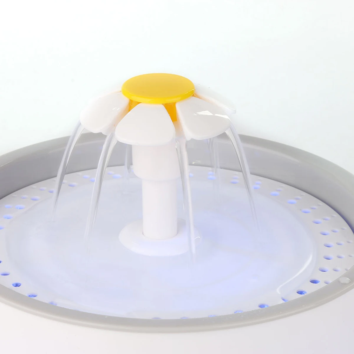 2.4L USB Electric Automatic Pet Water Fountain Cat Dog Mute Drinker Feeder Bowl Dispenser with LED Light
2.4L USB Electric Automatic Pet Water Fountain Cat Dog Mute Drinker Feeder Bowl Dispenser with LED Light