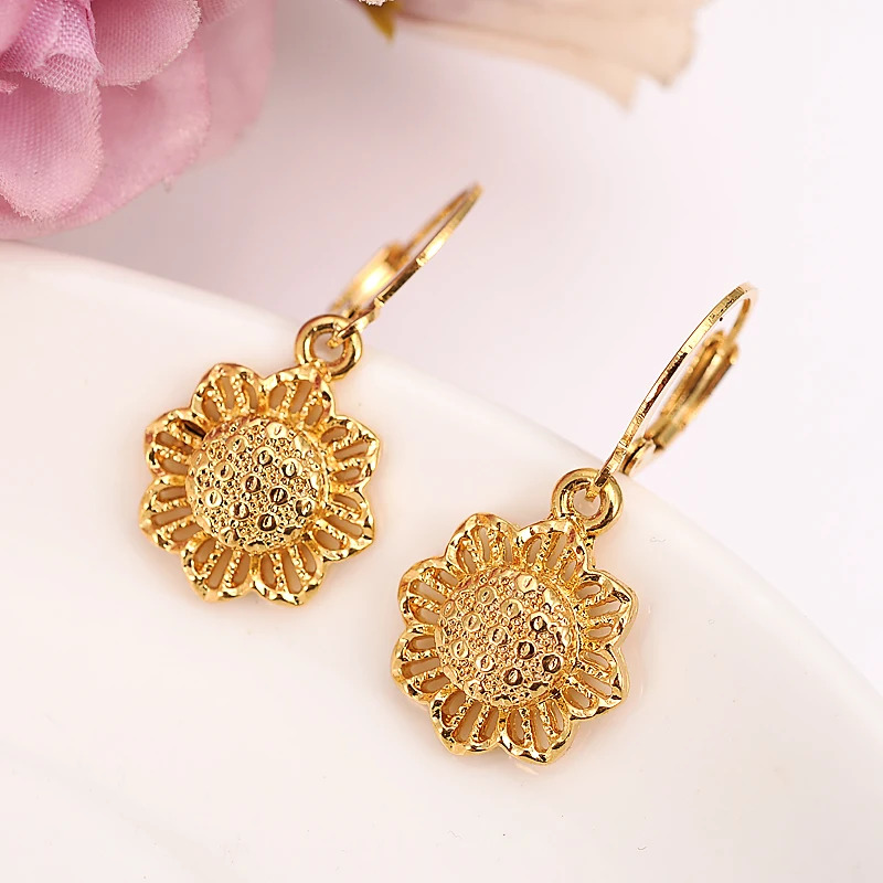 Africa Women Girls Gold Color lovely sunflower Drop Earrings Round Ball Bead Carve Jewelry bridal wedding Christmas gifts
Africa Women Girls Gold Color lovely sunflower Drop Earrings Round Ball Bead Carve Jewelry bridal wedding Christmas gifts