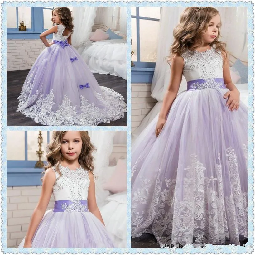 2019 Beautiful Purple and White Flower Girls Dresses Beaded Lace Appliqued Bows Pageant Gowns for Kids Wedding Party
2019 Beautiful Purple and White Flower Girls Dresses Beaded Lace Appliqued Bows Pageant Gowns for Kids Wedding Party