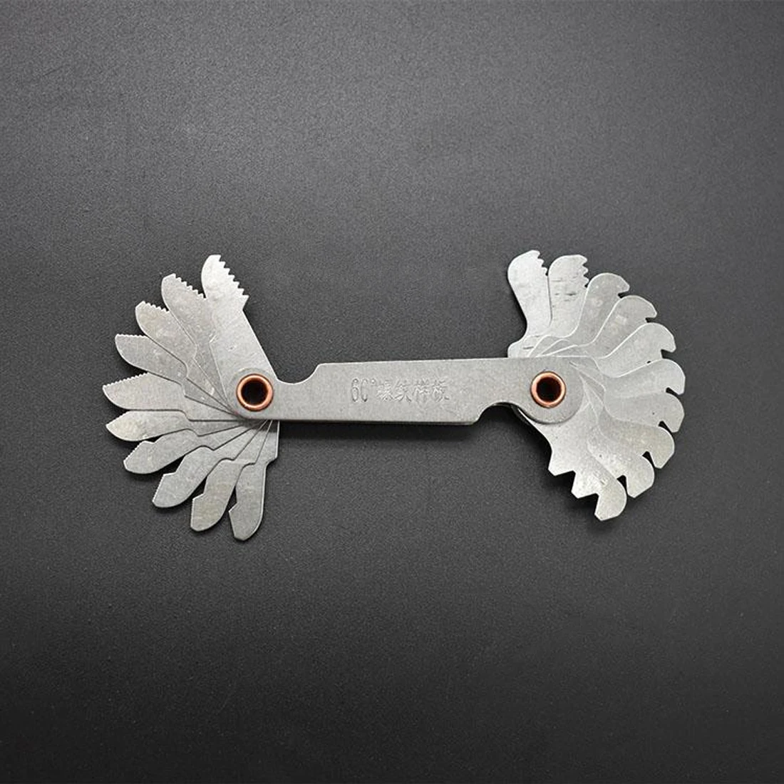 6.6x1.2cm Measuring Tool 60 Degree Thread Measuring Gage Dual Head Metric Screw Pitch Gauge
6.6x1.2cm Measuring Tool 60 Degree Thread Measuring Gage Dual Head Metric Screw Pitch Gauge