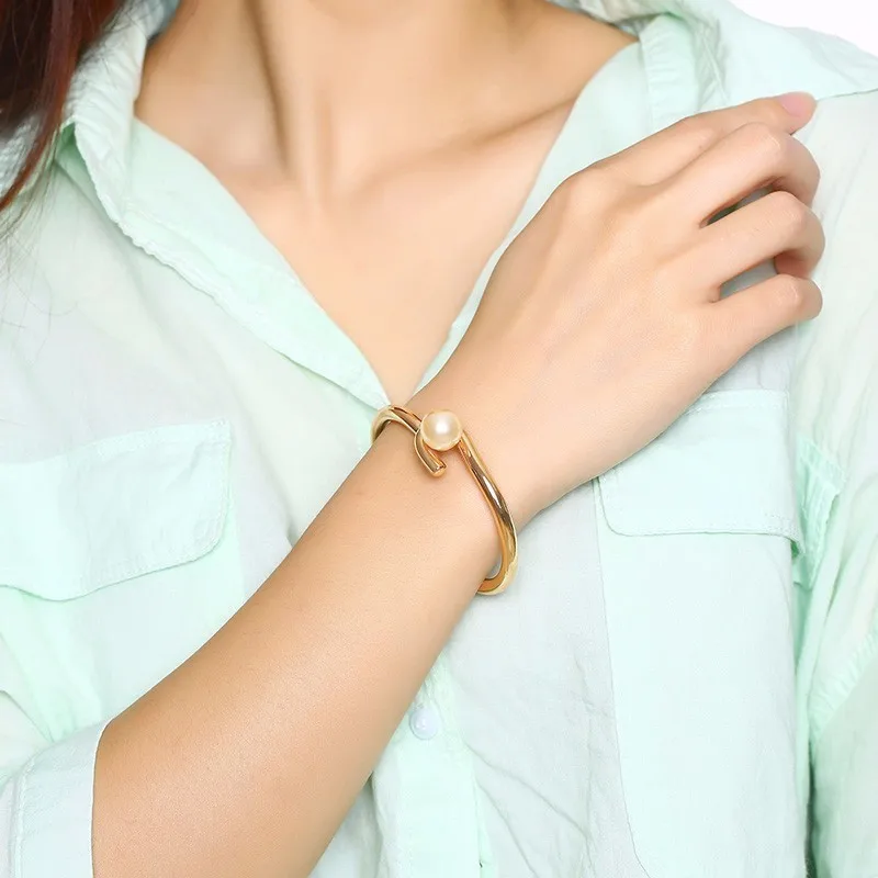 Women Cuff Bracelet with Faux Pearl Golden Finished Brass Bangle Brackelts Brazalet Brazalete
Women Cuff Bracelet with Faux Pearl Golden Finished Brass Bangle Brackelts Brazalet Brazalete