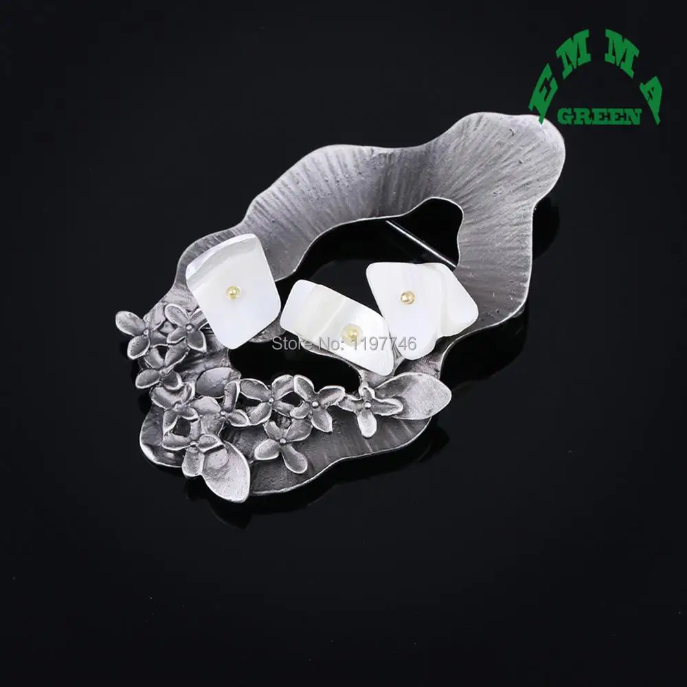 

Simulated Shape Pearl Bouquet Flower Brooches Female Hijab Pin Corsage Brooch for Women Wedding Dress Badge Accessories Jewelry