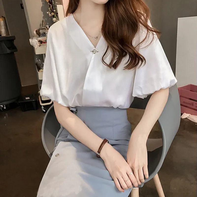 2019 Summer Of The V-neck Puff Sleeve Shirt Women's Loose Simple Solid Color Shirt hot sale
2019 Summer Of The V-neck Puff Sleeve Shirt Women's Loose Simple Solid Color Shirt hot sale