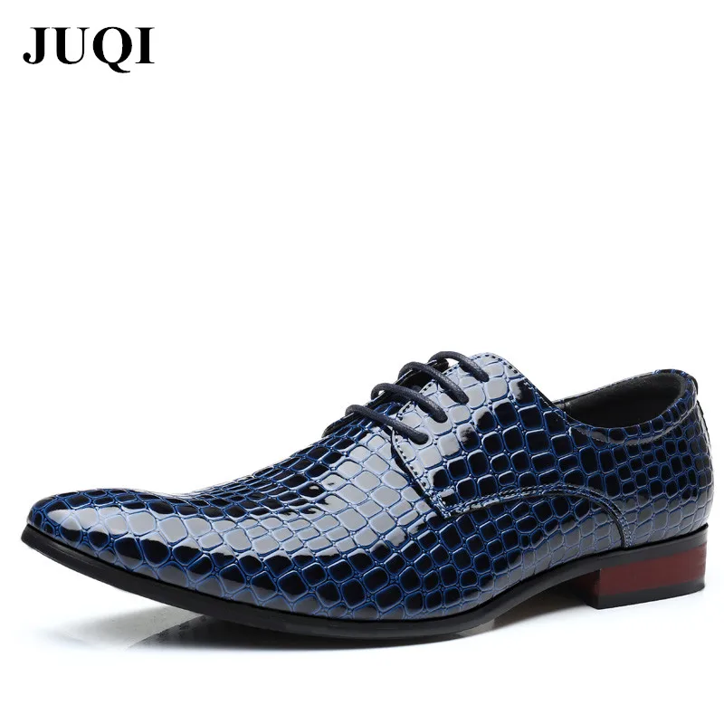 

JUQI/Новинка 2018 года; мужские туфли-оксфорды в джентльменском стиле из искусственной кожи; модельные туфли на шнуровке с острым носком; дышащие мужские туфли на плоской подошве; большие размеры