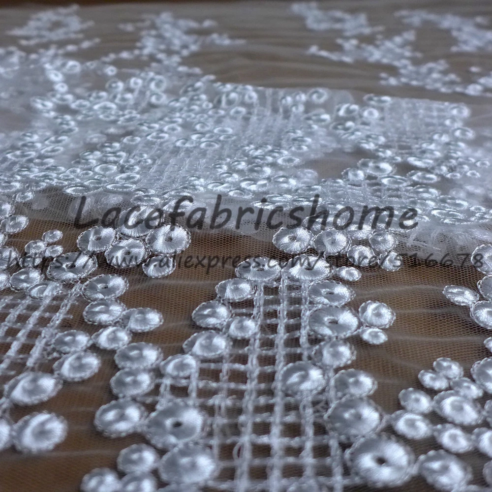 120cm by 1 yard new fashion off white fine embroidered wedding/evening dress/ clothing lace fabric
120cm by 1 yard new fashion off white fine embroidered wedding/evening dress/ clothing lace fabric