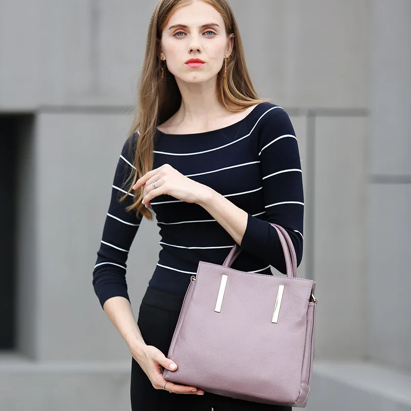 LUYO Soft Natural Cowhide Women Designer Handbag High Quality Ladies Tote Bags Genuine Leather Women Messenger Shoulder Bags
LUYO Soft Natural Cowhide Women Designer Handbag High Quality Ladies Tote Bags Genuine Leather Women Messenger Shoulder Bags