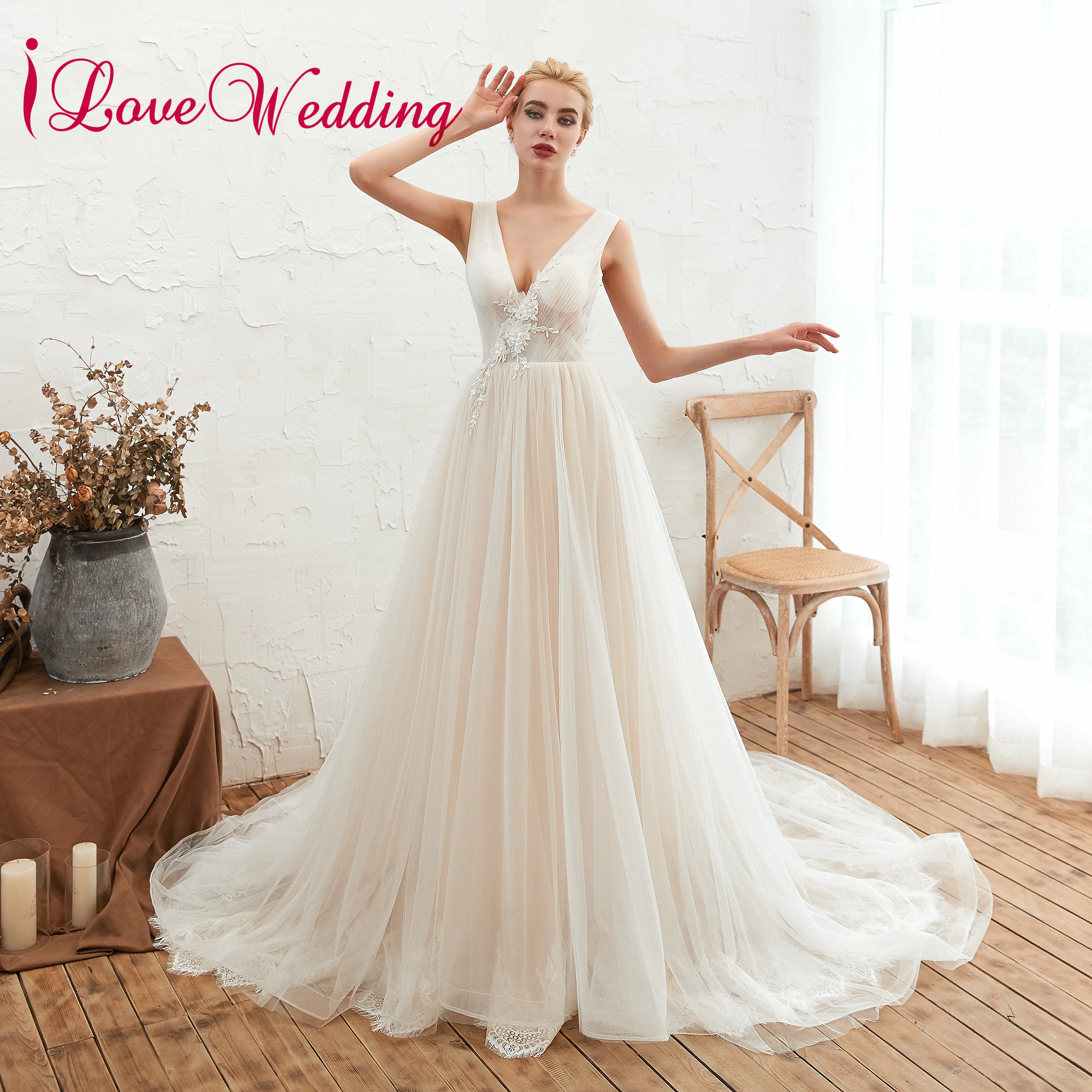 New Arrival Boho Wedding Dresses Sexy V Neck Pleated Custom made A Line Court Train Beach Wedding Gown
New Arrival Boho Wedding Dresses Sexy V Neck Pleated Custom made A Line Court Train Beach Wedding Gown