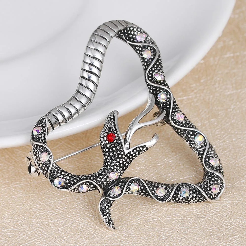 JUJIE Luxury Crystal Snake Brooches For Women 2017 Rhinestone Python Brooch For Wedding Lapel Pins Brooches Fashion Jewelry
JUJIE Luxury Crystal Snake Brooches For Women 2017 Rhinestone Python Brooch For Wedding Lapel Pins Brooches Fashion Jewelry