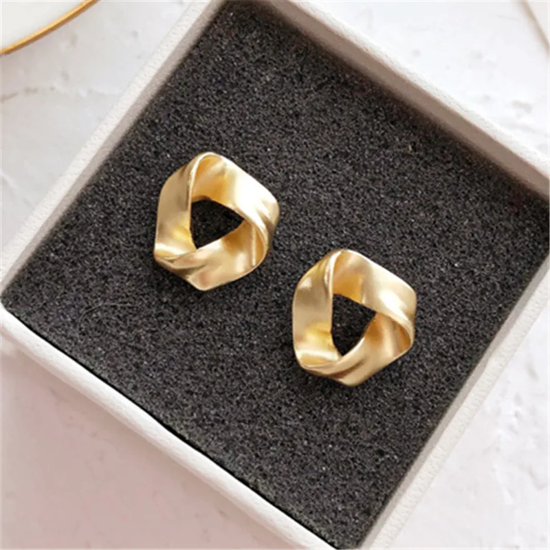 Metal geometry golden stud earrings female Fine jewelry accessories earrings for women Irregular mini stud earrings wholesale
Metal geometry golden stud earrings female Fine jewelry accessories earrings for women Irregular mini stud earrings wholesale