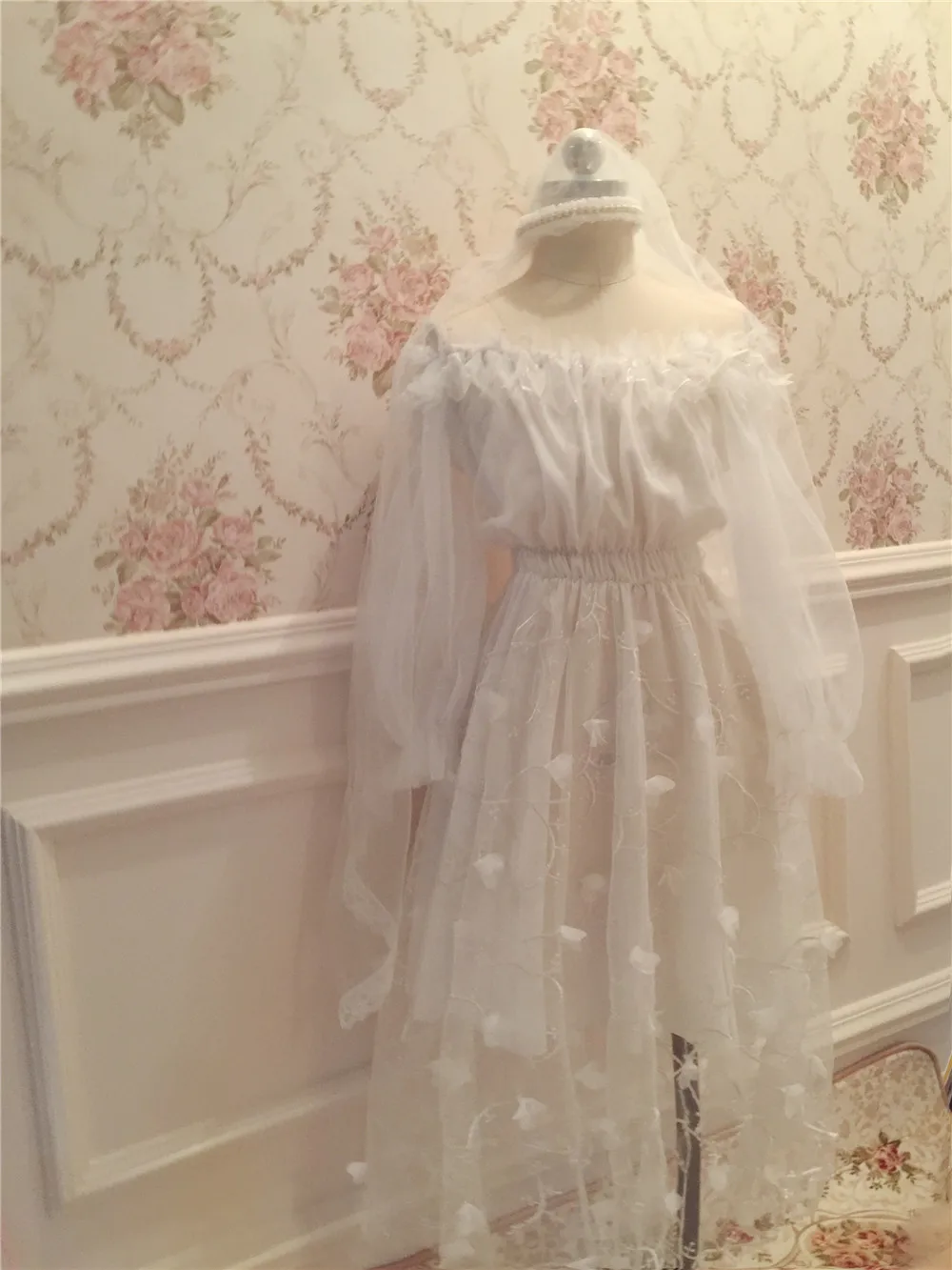 Princess lolita dress sexy three-dimensional flower mesh kawaii dress off shoulder victorian dress gothic lolita op loli cosplay
Princess lolita dress sexy three-dimensional flower mesh kawaii dress off shoulder victorian dress gothic lolita op loli cosplay