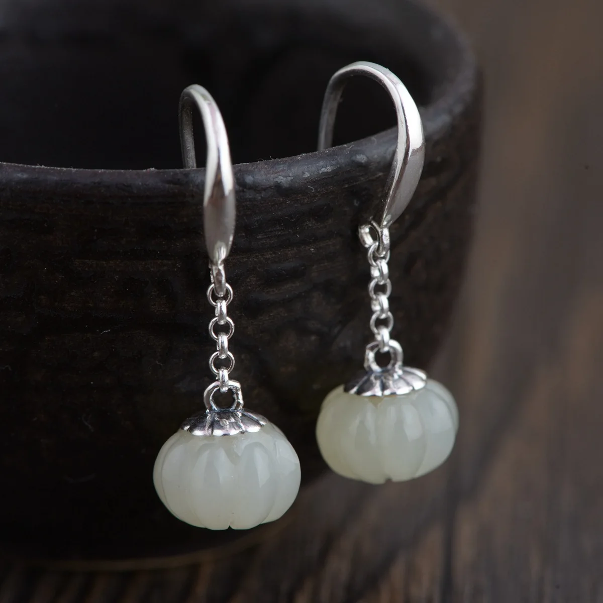 S925 Pure Silver, Silver Inlay Process Paragraphs Female Ornaments Hetian Jade Product Exquisite Female Earrings
S925 Pure Silver, Silver Inlay Process Paragraphs Female Ornaments Hetian Jade Product Exquisite Female Earrings
