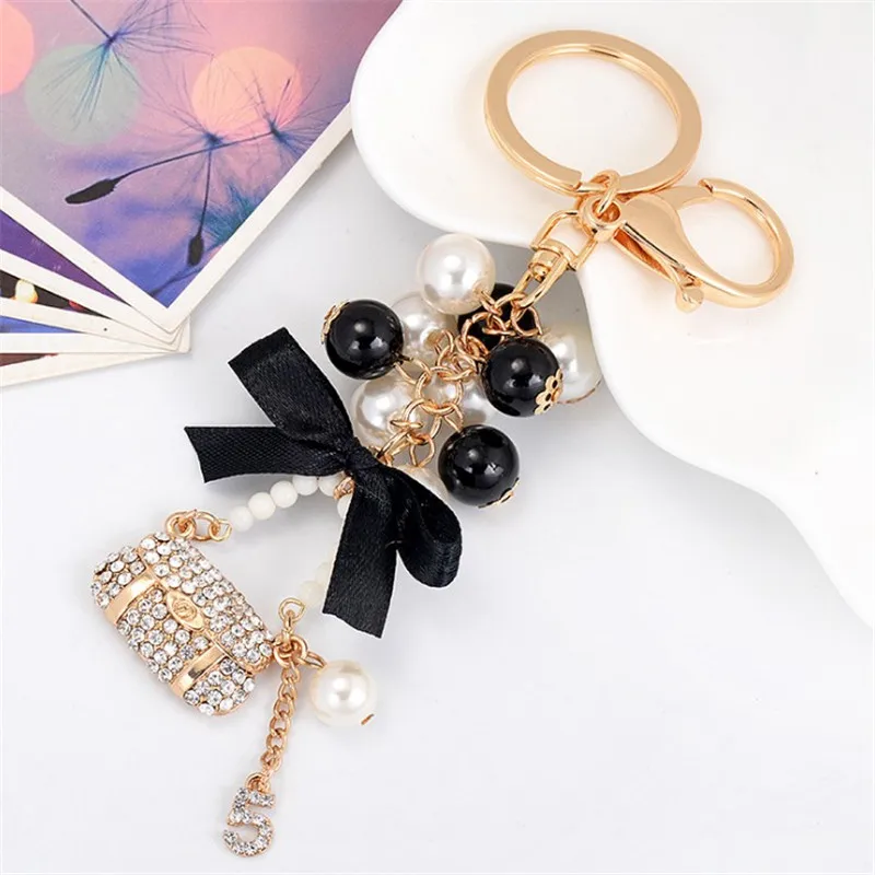 Creative Pearl Handbag Keychain Fashion Key Ring Cute Keyrings Pom Gifts For Women Girls Bag Charm Key chain Pendant
Creative Pearl Handbag Keychain Fashion Key Ring Cute Keyrings Pom Gifts For Women Girls Bag Charm Key chain Pendant