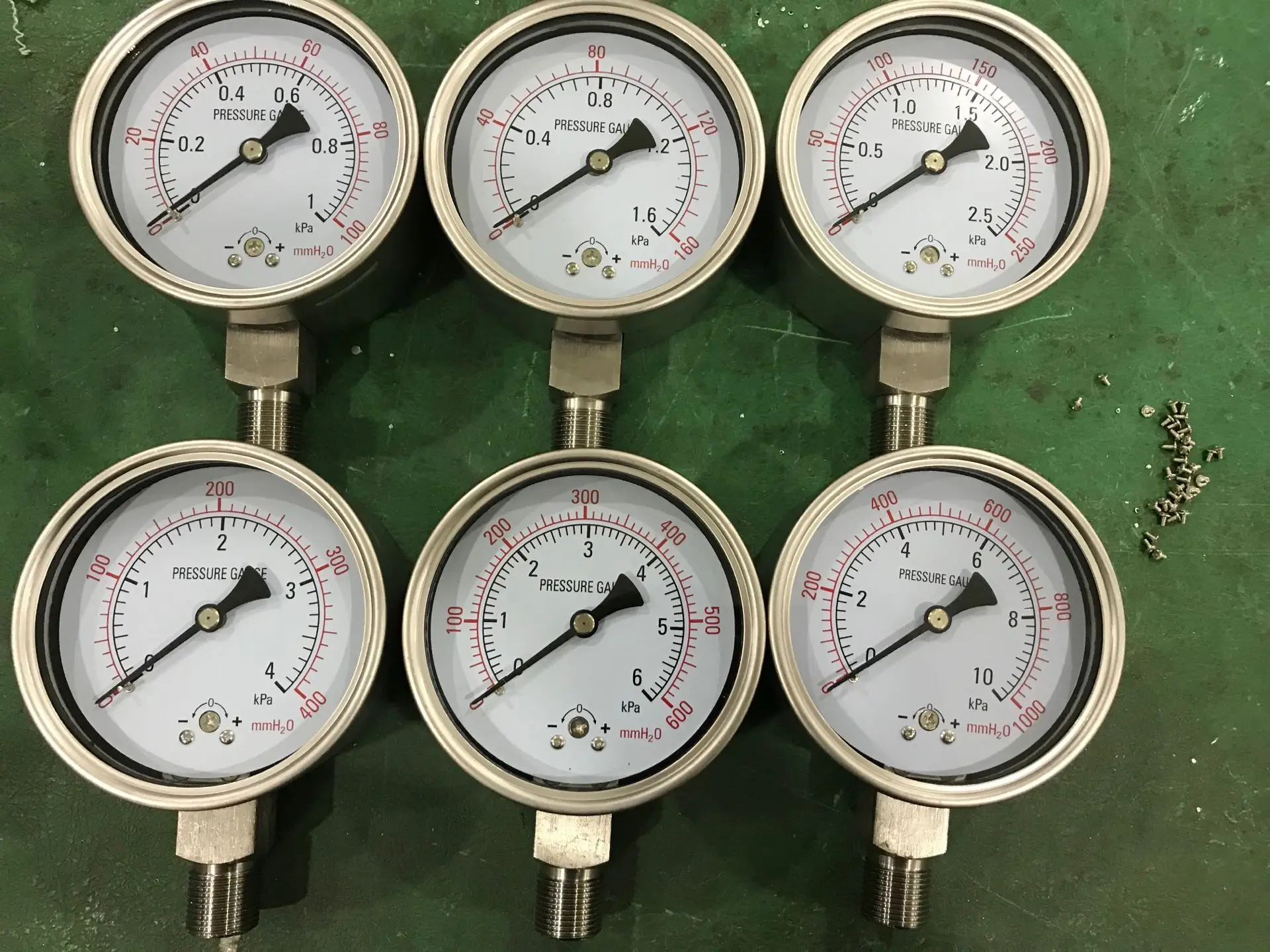 

Stainless steel diaphragm pressure gauge YE-100BF 4610 16 25 40 60 100KPA with zero-adjusting style