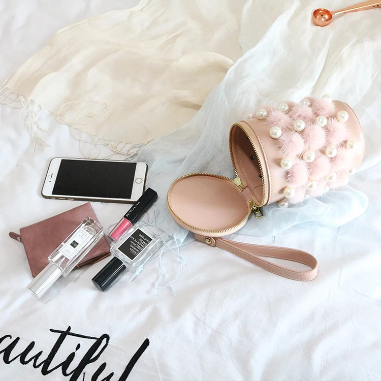 The new chic girl chic mink hair hand bill of lading shoulder cross body small bag<br>
The new chic girl chic mink hair hand bill of lading shoulder cross body small bag<br>