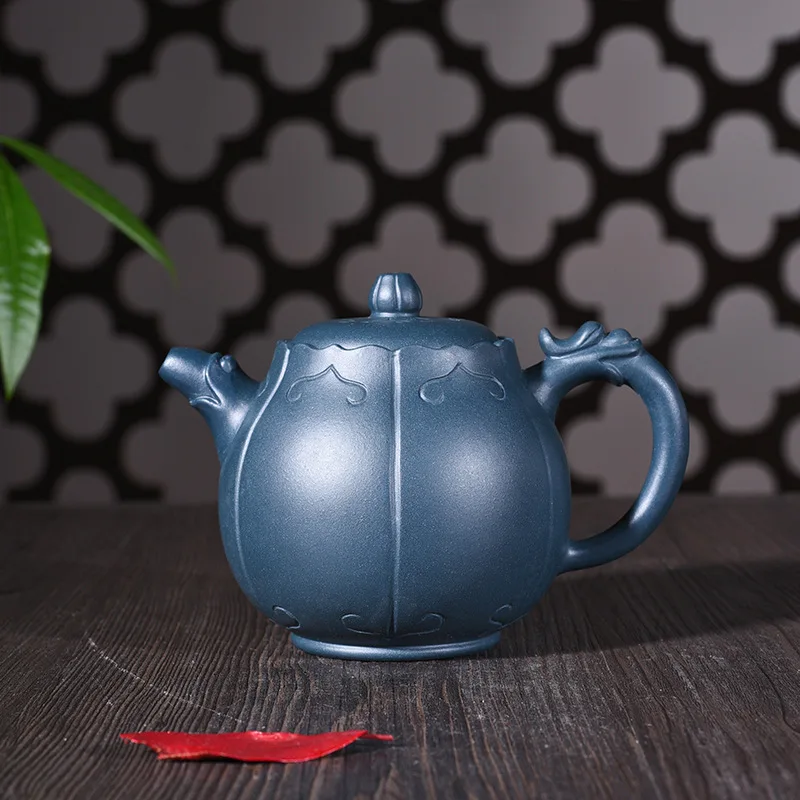 Yixing purple clay pot genuine hand-made raw ore azure mud Ruyi Longding Kungfu teapot tea set can be mixed batches
Yixing purple clay pot genuine hand-made raw ore azure mud Ruyi Longding Kungfu teapot tea set can be mixed batches