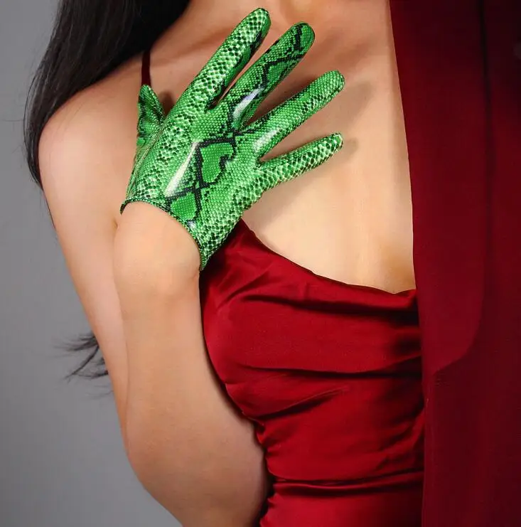 Women's green color snake skin print faux pu leather gloves female sexy club party dress fashion animal print glove 16cm R1566
Women's green color snake skin print faux pu leather gloves female sexy club party dress fashion animal print glove 16cm R1566