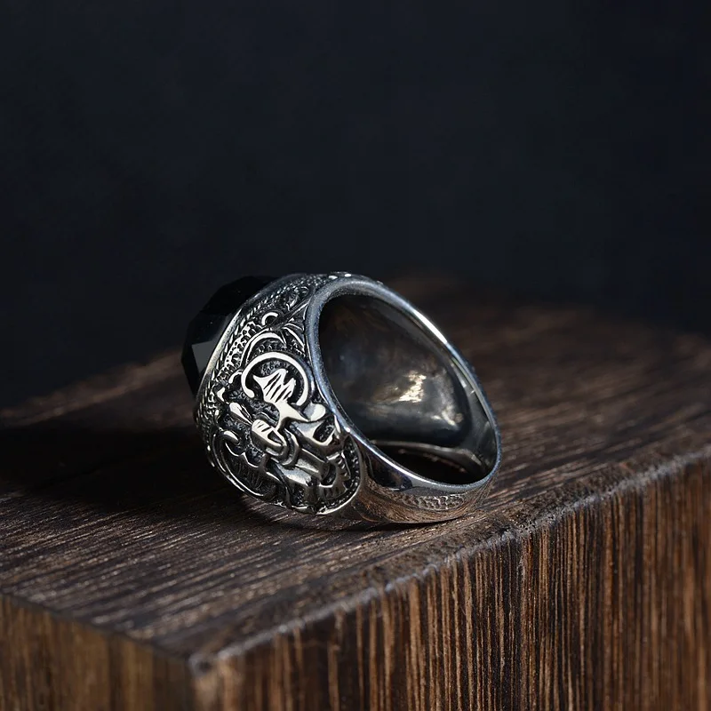 Мужское кольцо с подвеской черное из серебра 925 пробы натуральным камнем в ретро