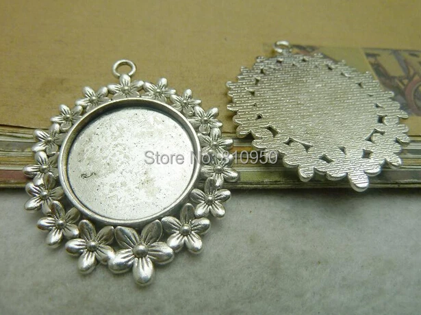 20pcs 41*39mm Inner Size:25mm Alloy/Metal Antique Silver Flower Pattern Blank Pendant Cameo Cabochon base settings Accessory
20pcs 41*39mm Inner Size:25mm Alloy/Metal Antique Silver Flower Pattern Blank Pendant Cameo Cabochon base settings Accessory