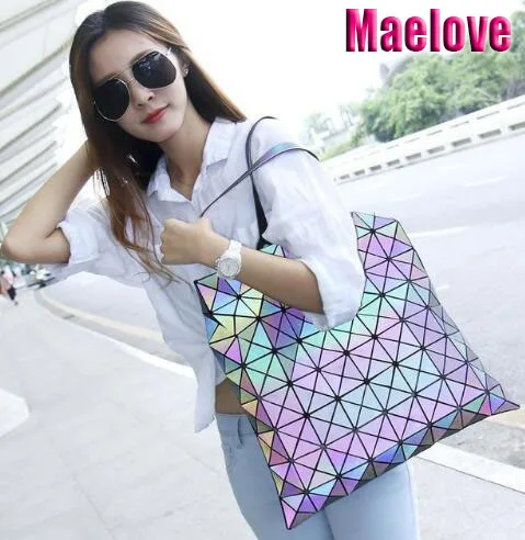Maelove Luminous Bag New Vintage women-messenger-bags Hologram Laser Shoulder Noctilucent Geometry Lattic Bag Free Shipping
Maelove Luminous Bag New Vintage women-messenger-bags Hologram Laser Shoulder Noctilucent Geometry Lattic Bag Free Shipping