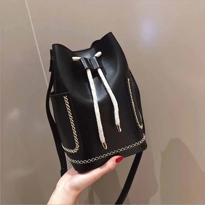 2019 Brand Leather Shoulder Bags Tote Bag crossbody bags for women Luxury Women Messenger Bags Designer Woman Handbag
2019 Brand Leather Shoulder Bags Tote Bag crossbody bags for women Luxury Women Messenger Bags Designer Woman Handbag
