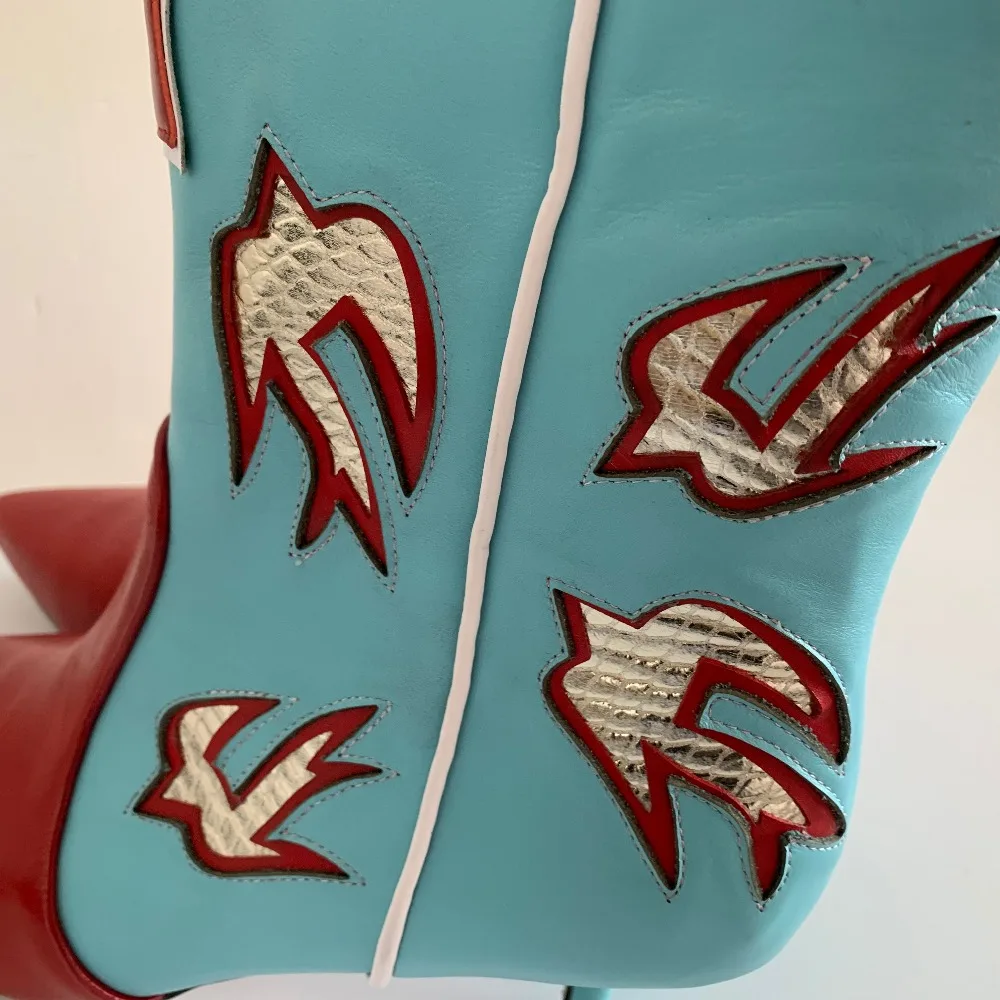 REAVE CAT New design Large size 33-46 new Ethnic shoes super Thin high heels Women Embroider Pointed toe woman boots A1246
REAVE CAT New design Large size 33-46 new Ethnic shoes super Thin high heels Women Embroider Pointed toe woman boots A1246