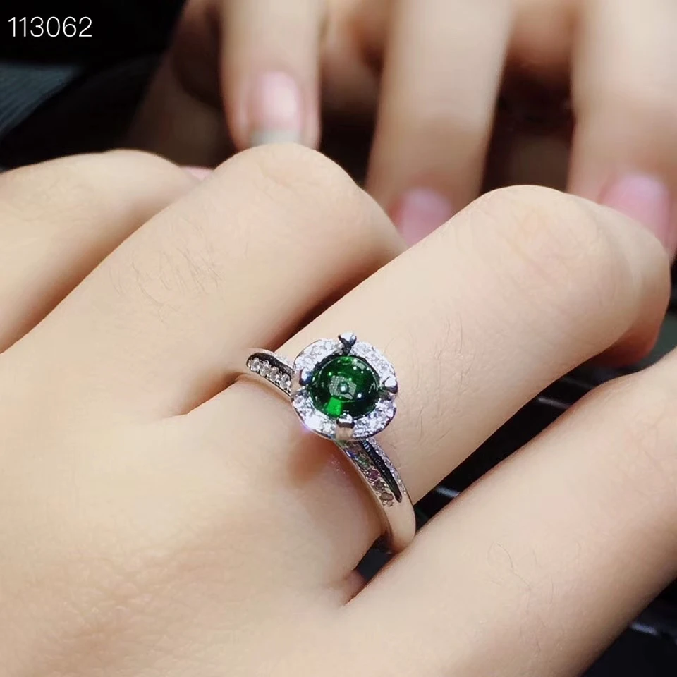 Simple elegance round crown Natural green diopside ring S925 silver inlaid natural gemstone ring woman party gift fine jewelry
Simple elegance round crown Natural green diopside ring S925 silver inlaid natural gemstone ring woman party gift fine jewelry