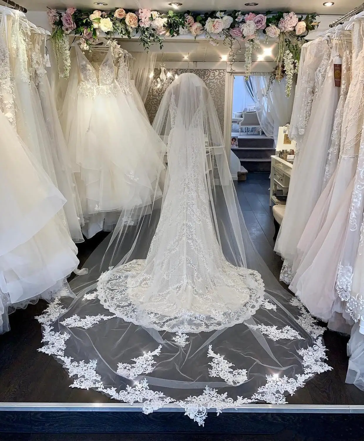 2019 Cathedral Wedding Veils 3M with Comb Lace Mantilla Bridal Veil Elegant Wedding Accessories Cathedral Length
2019 Cathedral Wedding Veils 3M with Comb Lace Mantilla Bridal Veil Elegant Wedding Accessories Cathedral Length